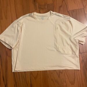 Under Armour Women's Beige Crew Neck Short Sleeve Size Small Zipper Pocket